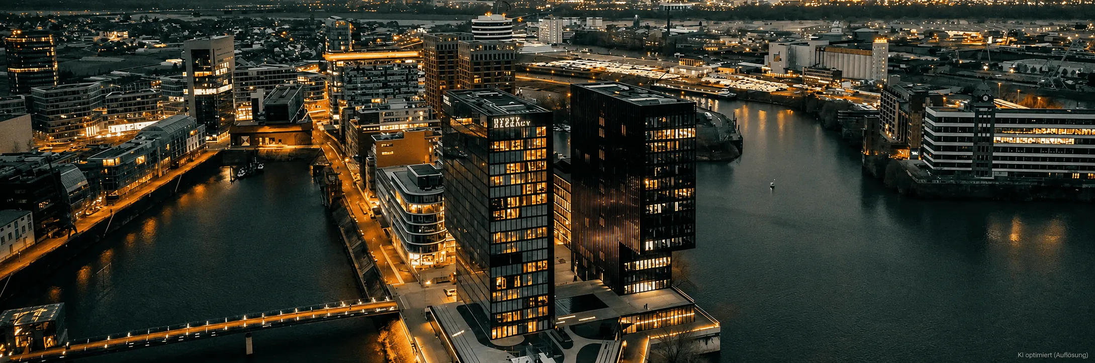 Düsseldorfer Hafen bei Nacht